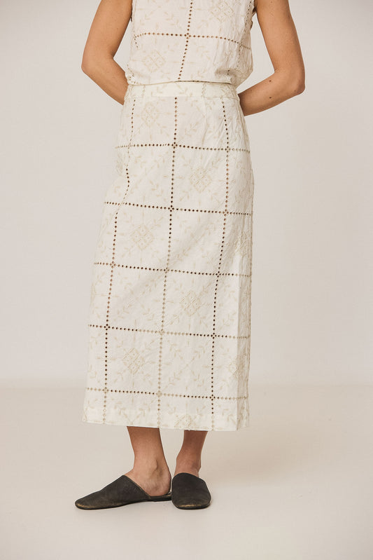 PERFORATED-EMBROIDERY PENCIL SKIRT 5