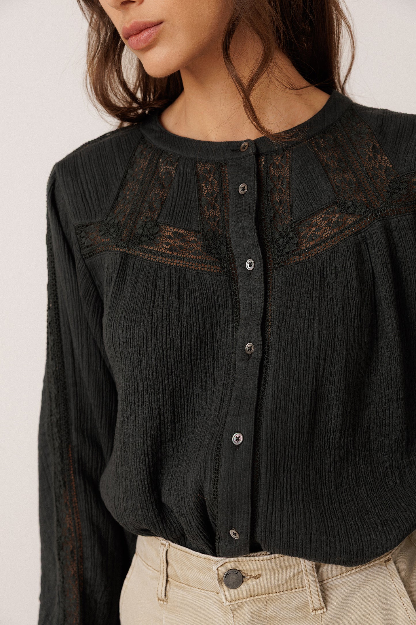 CAMISA COMBINADA CON PUNTILLAS