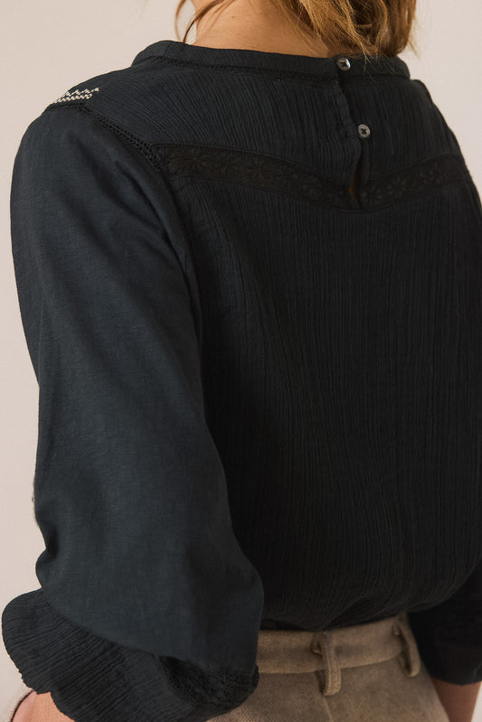 BLUSA COMBINADA BORDADO A CONTRASTE 4