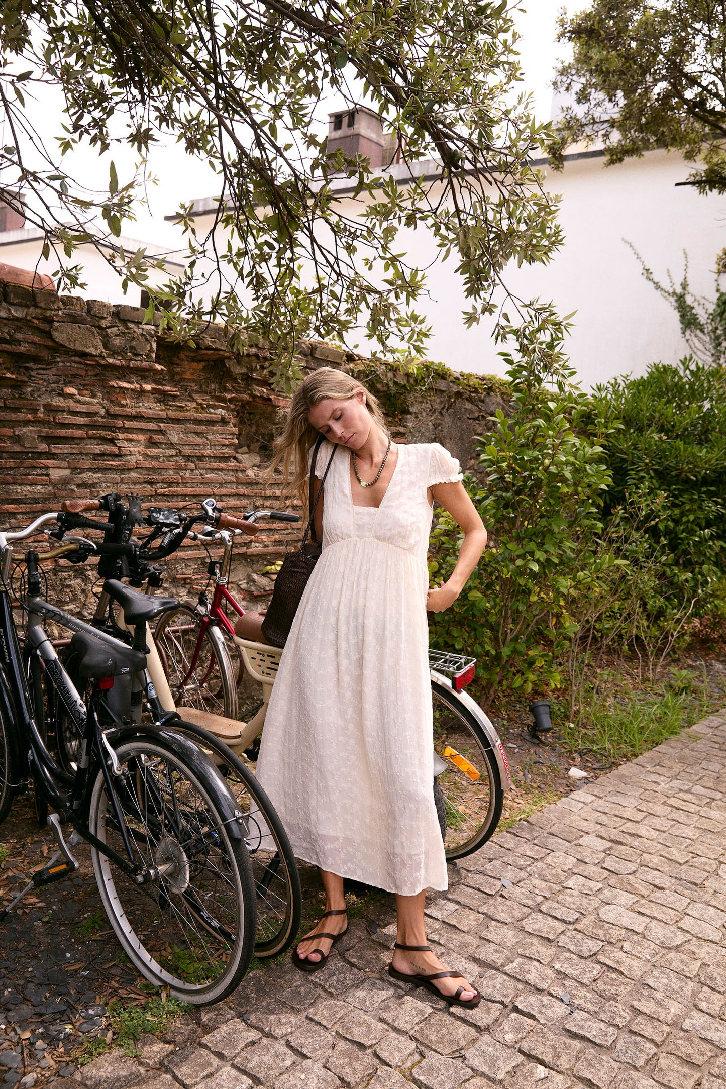 ROBE MIDI BRODÉE