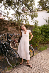 VESTIDO MIDI BORDADO