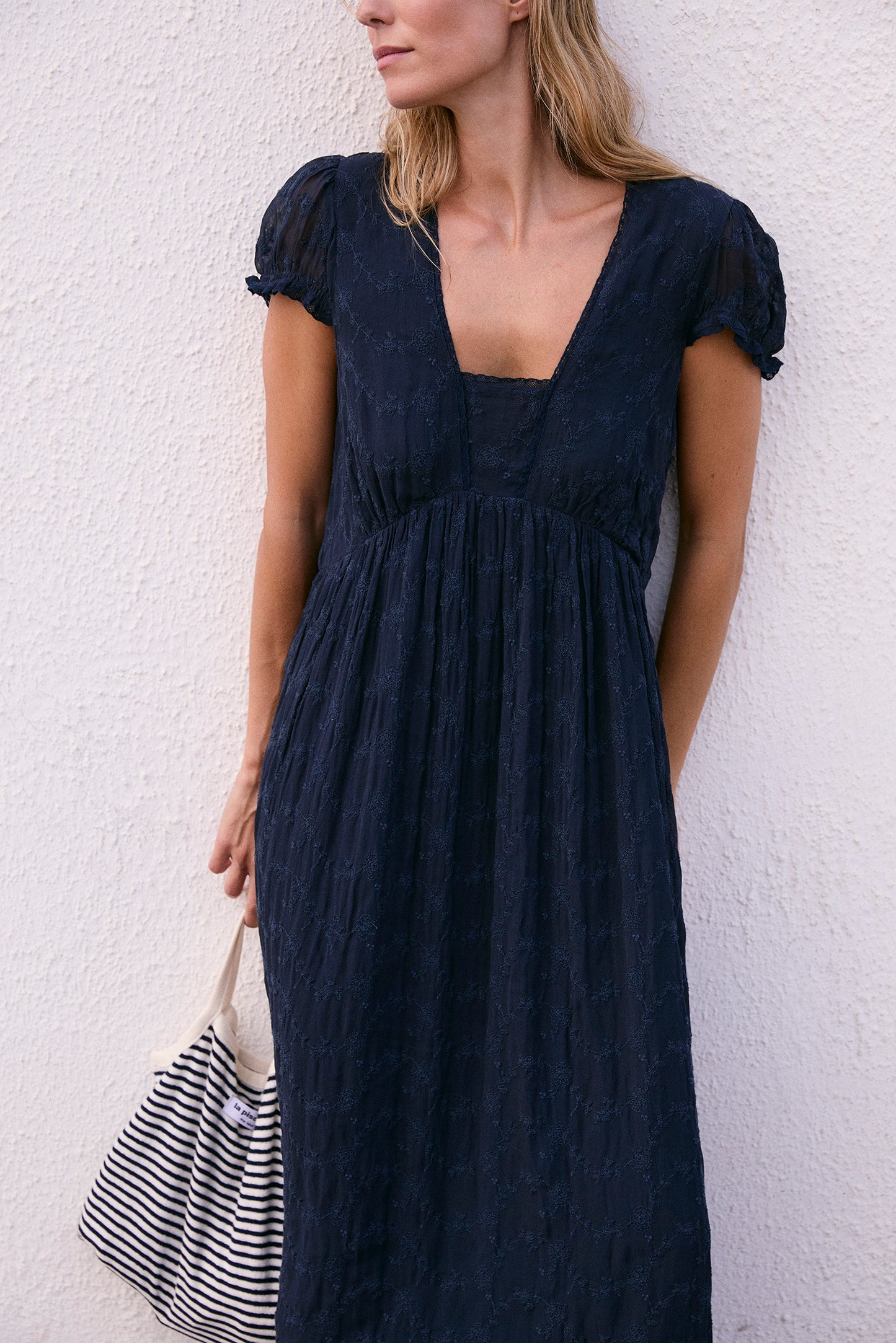VESTIDO MIDI BORDADO