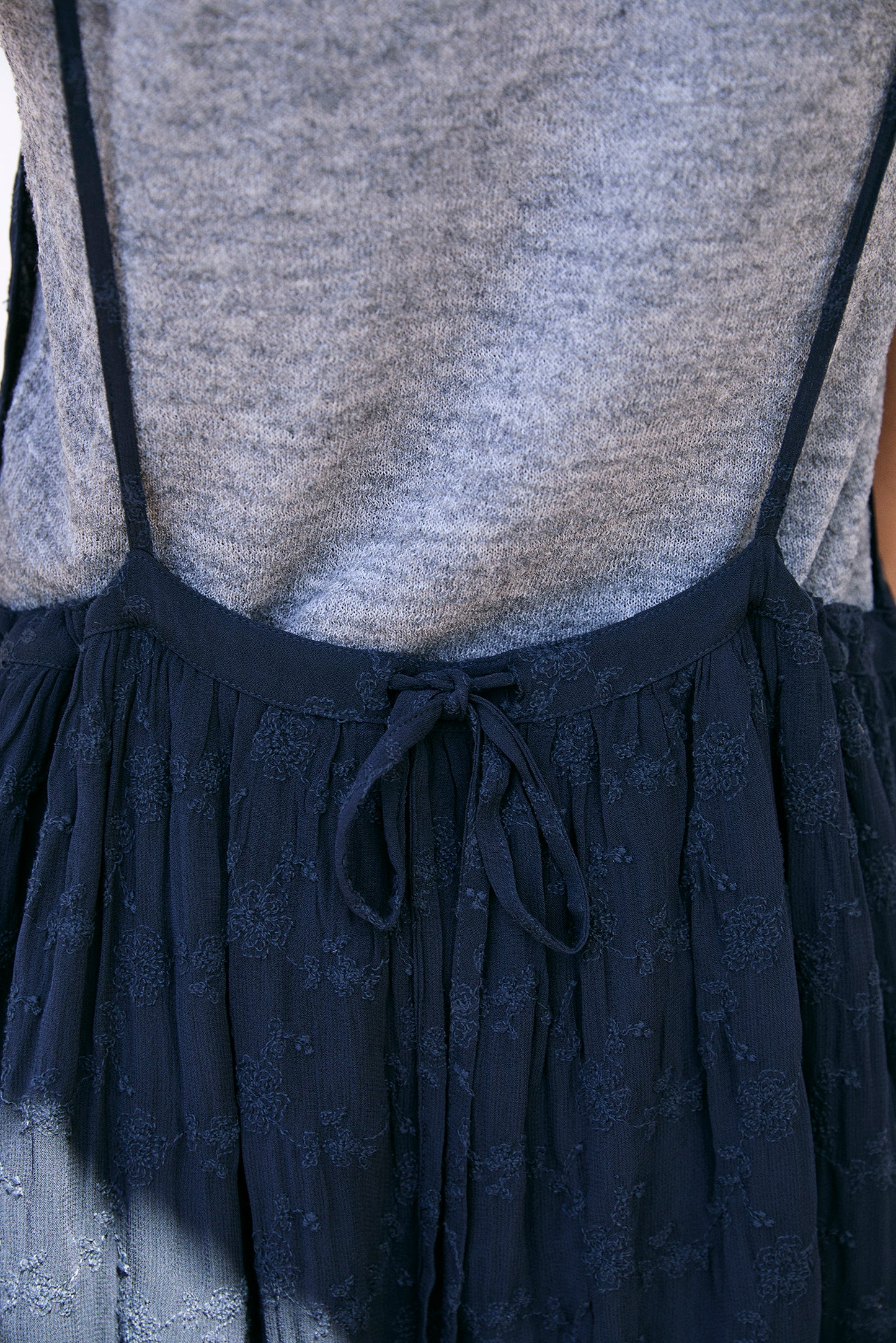 ROBE TABLIER BRODÉE