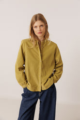 REMOVABLE-KERCHIEF CORDUROY SHIRT