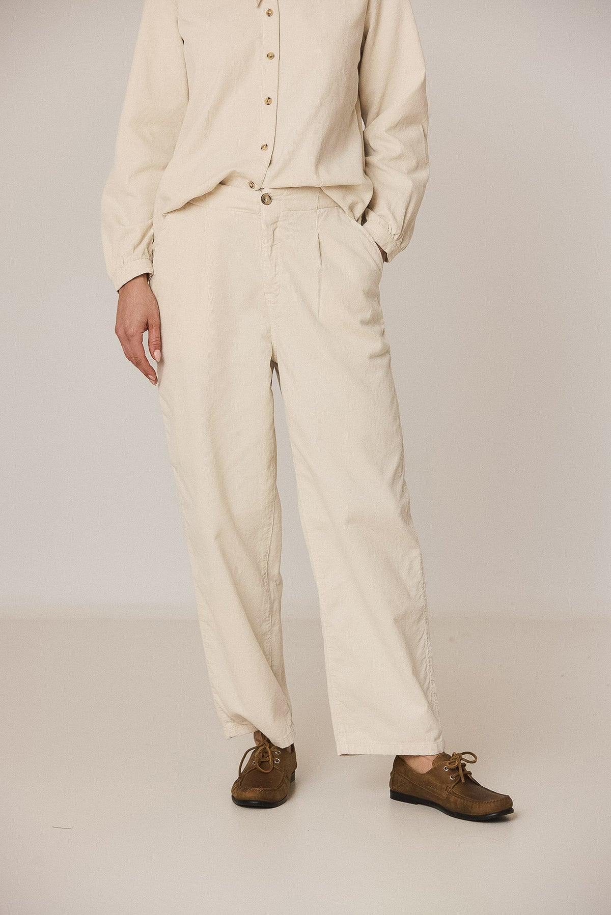 CORDUROY CARROT PANTS