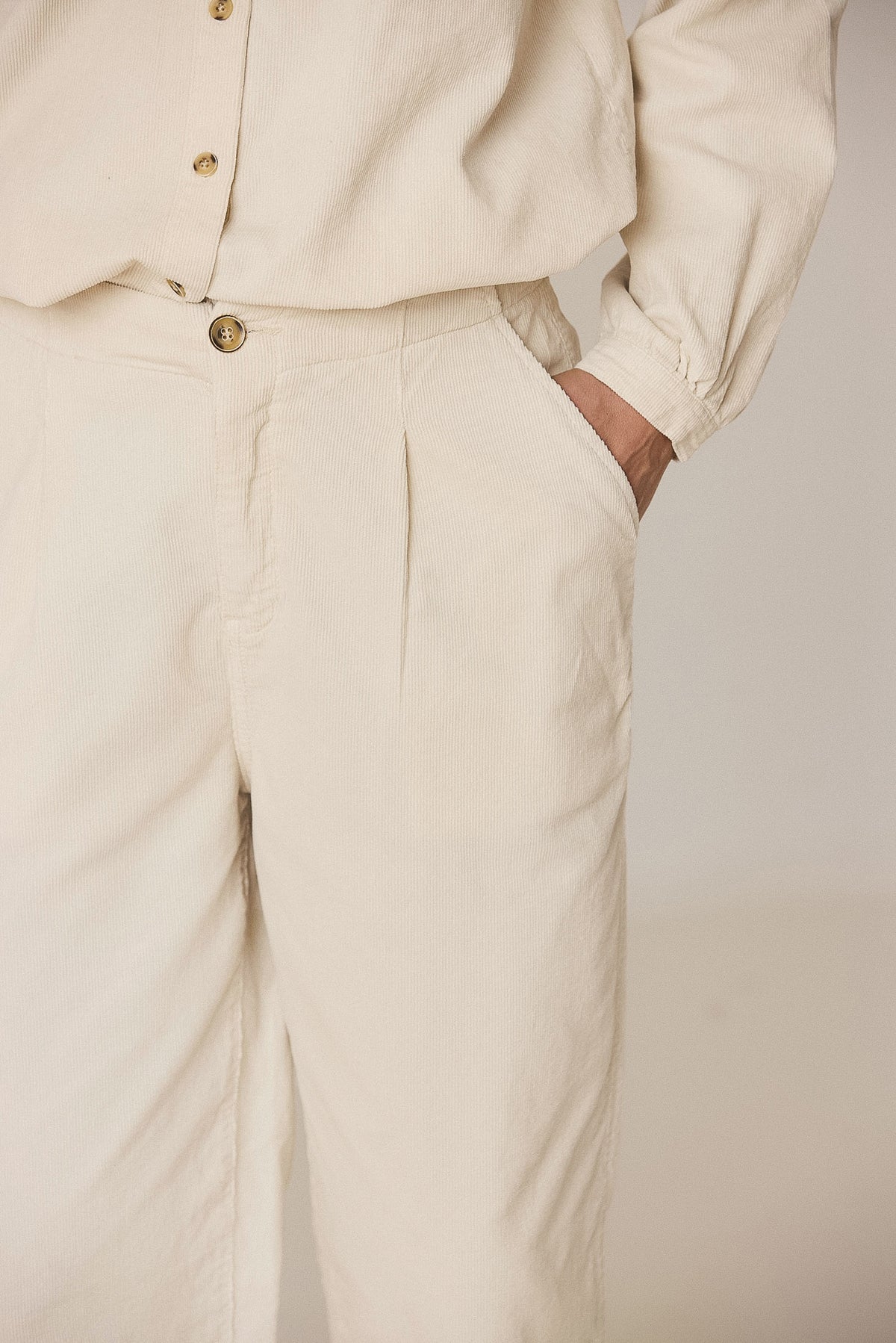 CORDUROY CARROT PANTS