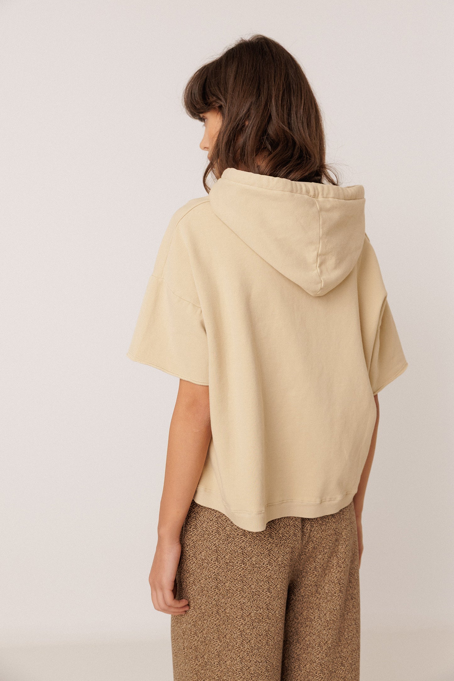 SHORT-SLEEVE HOODED SWEATSHIRT
