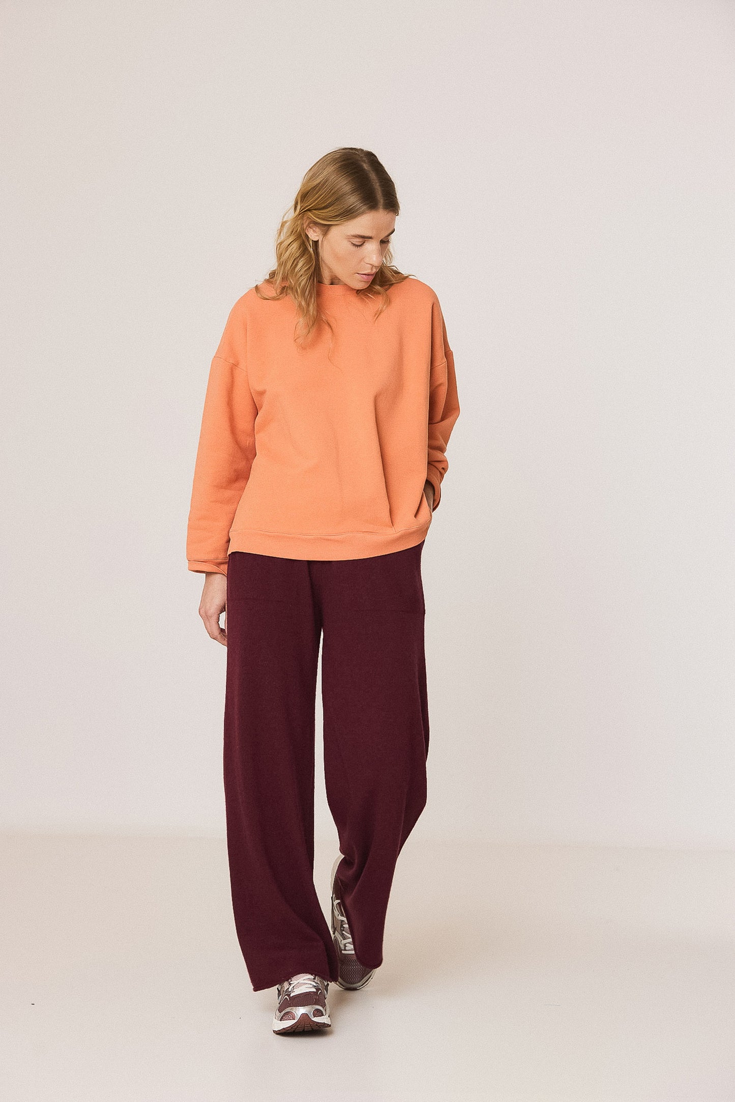 BASIC PLEATED SWEATSHIRT