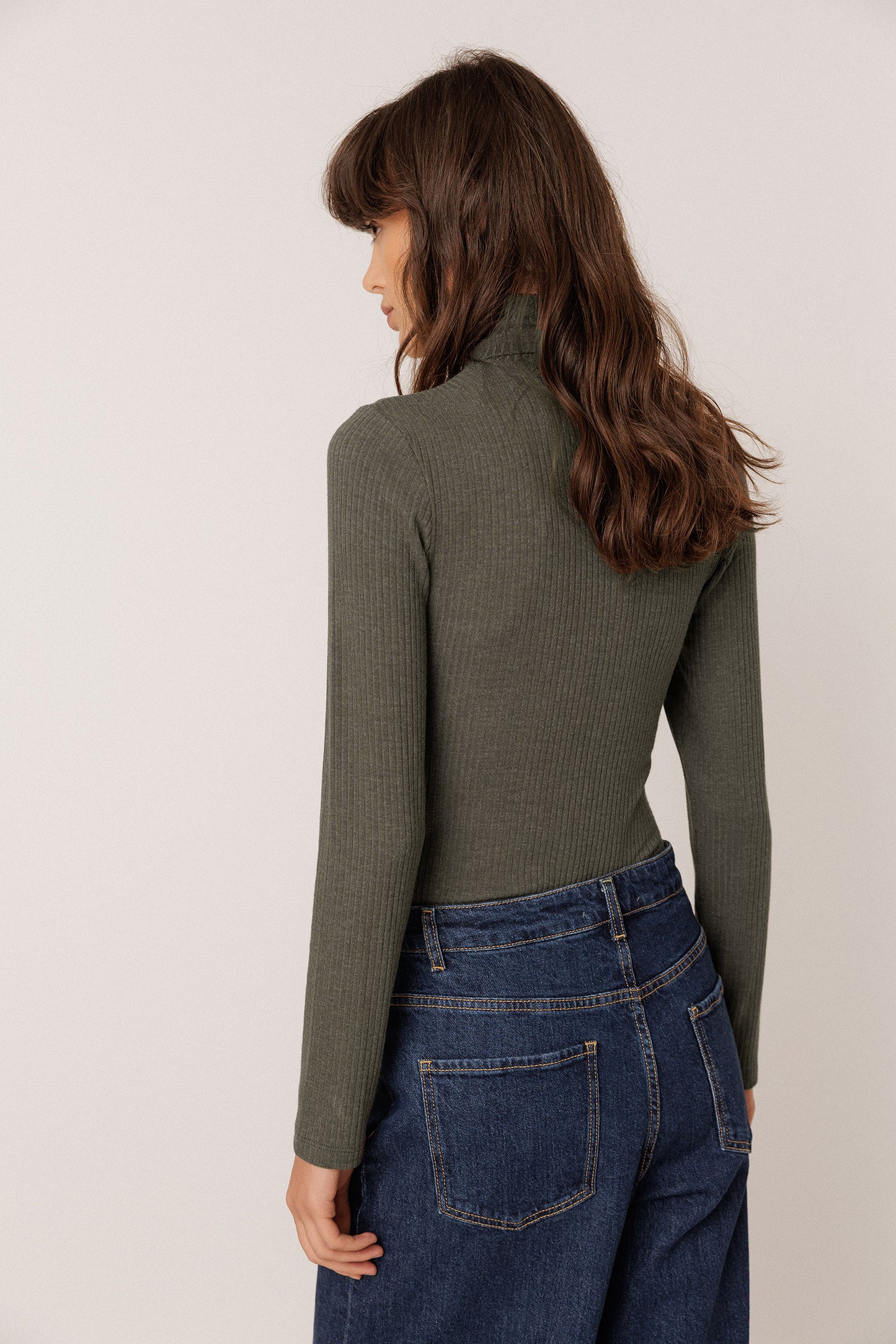 FITTED RIBBED T-SHIRT