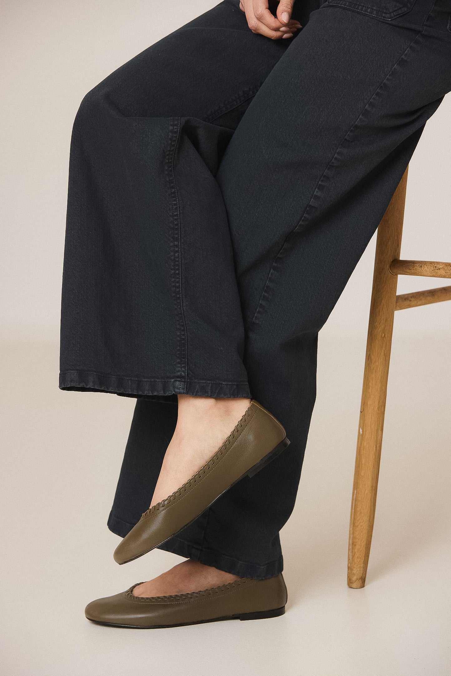 FLAT LEATHER BALLET FLATS