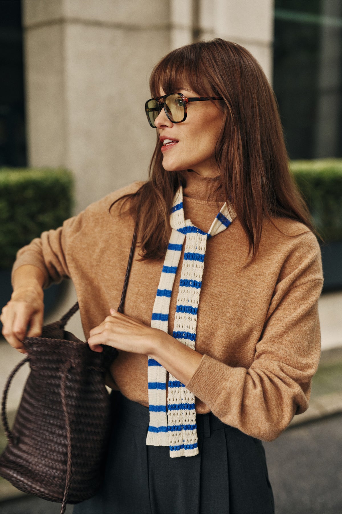 BOLSO BUCKET DE PIEL TRENZADA