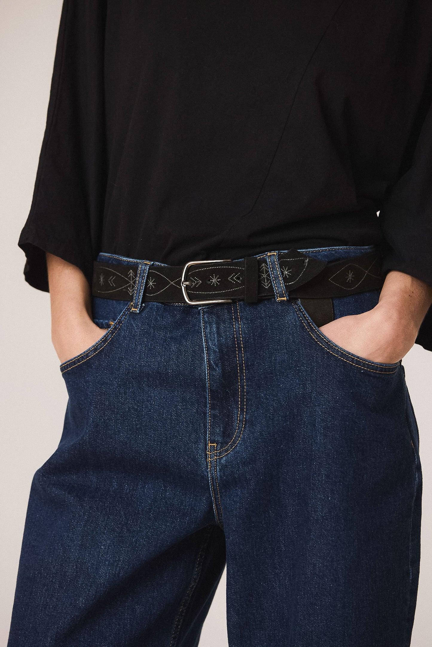 CEINTURE EN CUIR BRODÉE