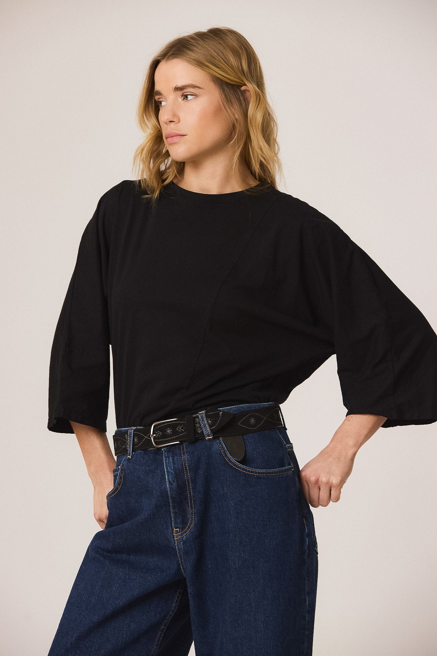 CEINTURE EN CUIR BRODÉE