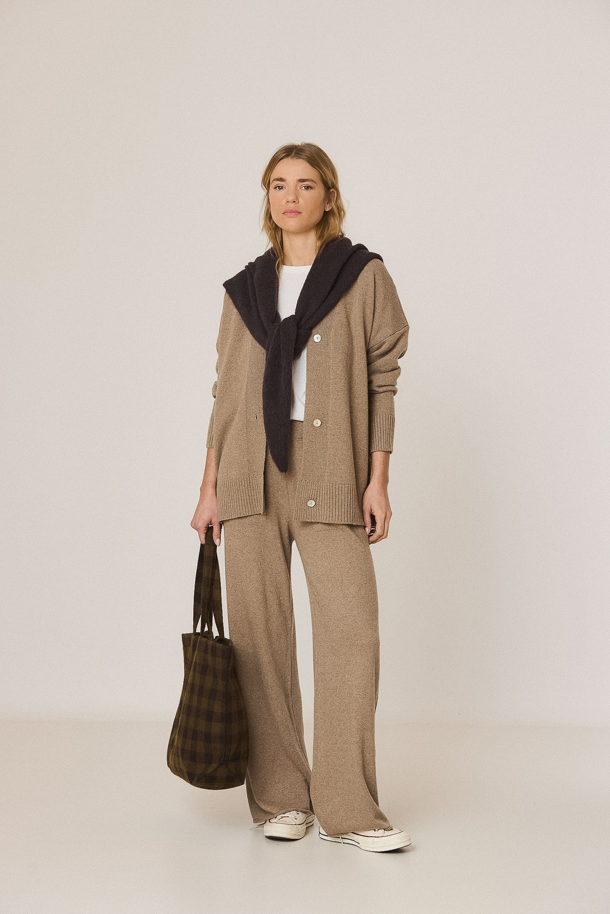 PANTALÓN CROP CON CASHMERE