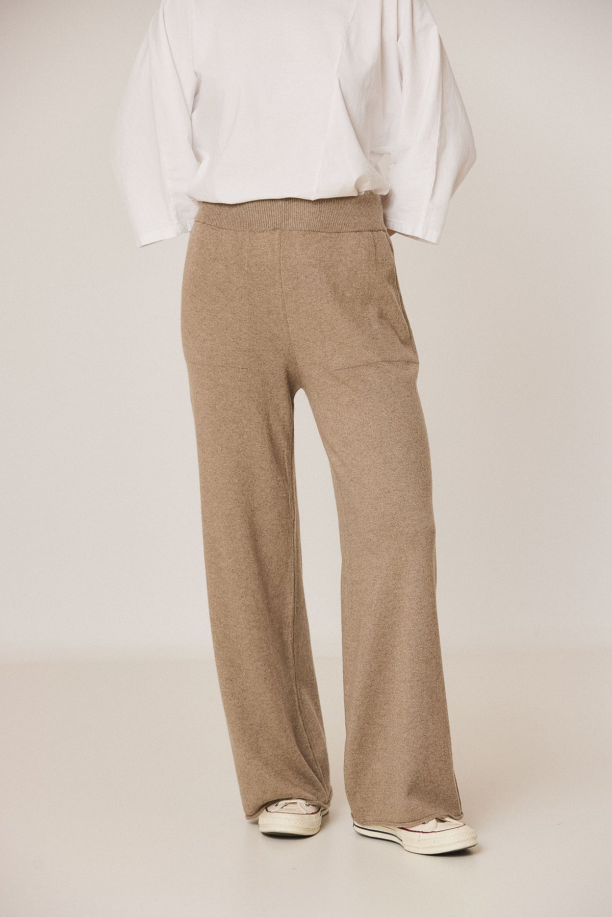 PANTALÓN CROP CON CASHMERE