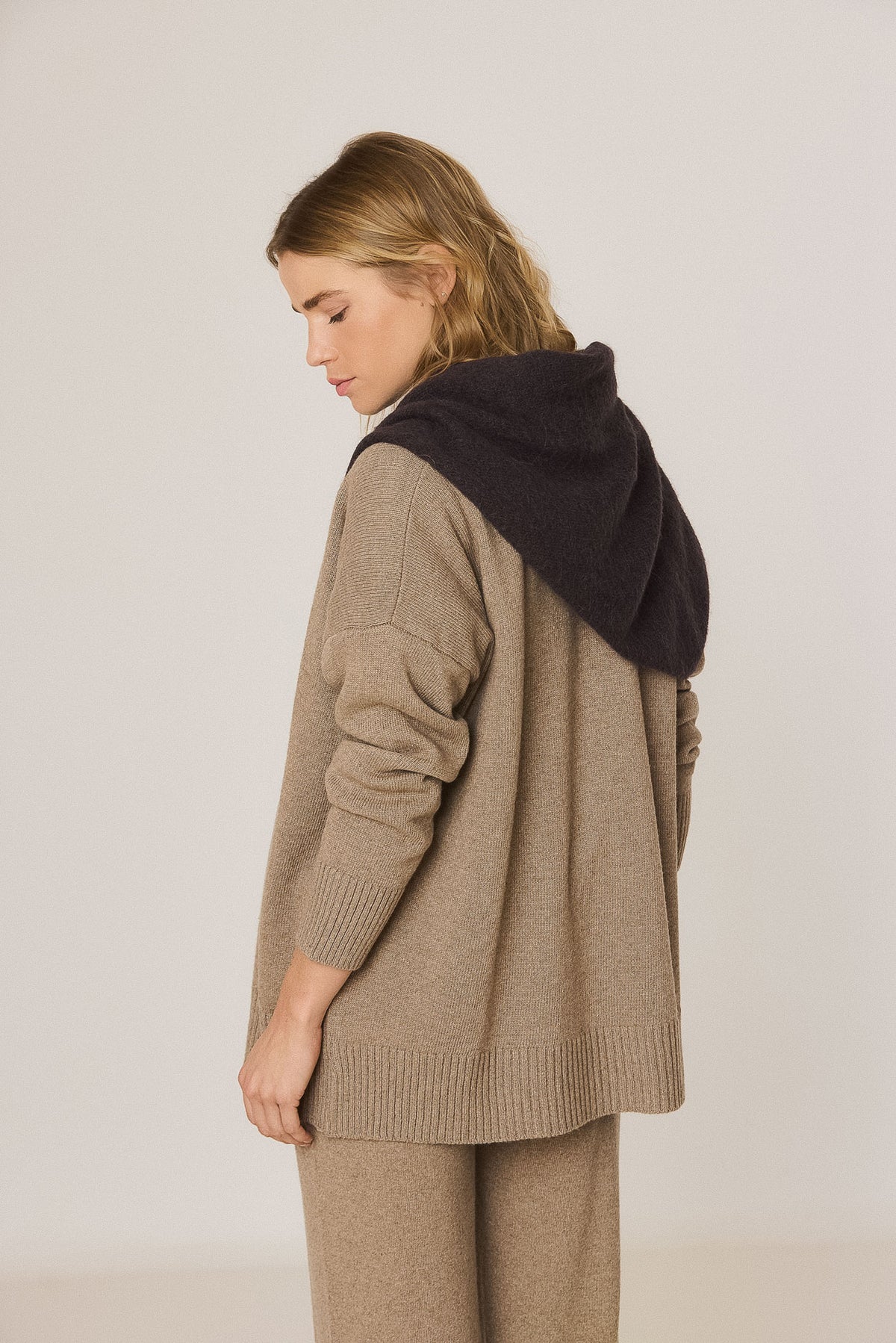 TRIANGULAR KNITTED SHAWL