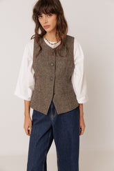 FITTED WOOL VEST