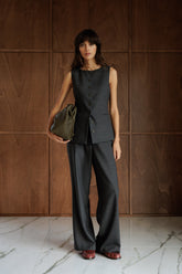 FITTED VEST