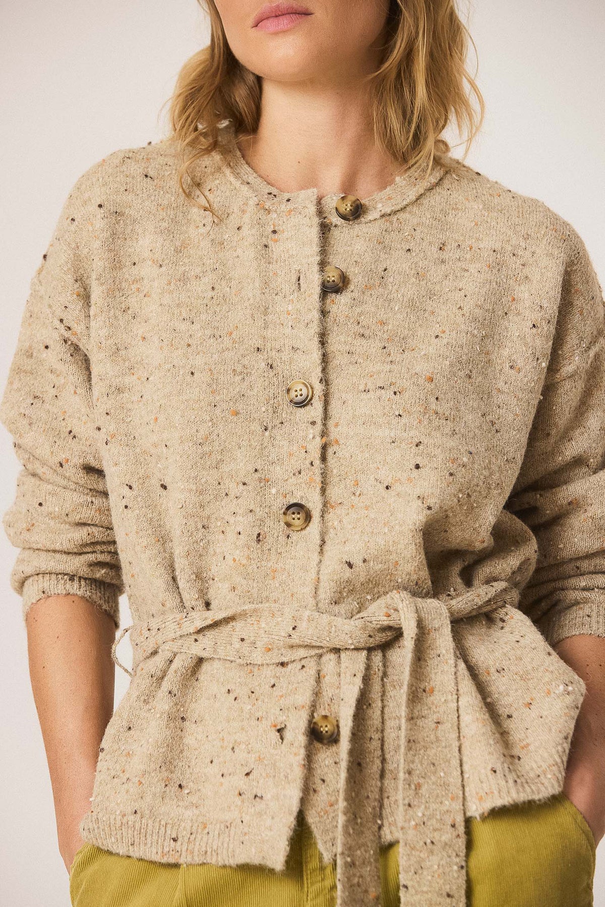 CHAQUETA NEPS CINTURÓN AJUSTABLE