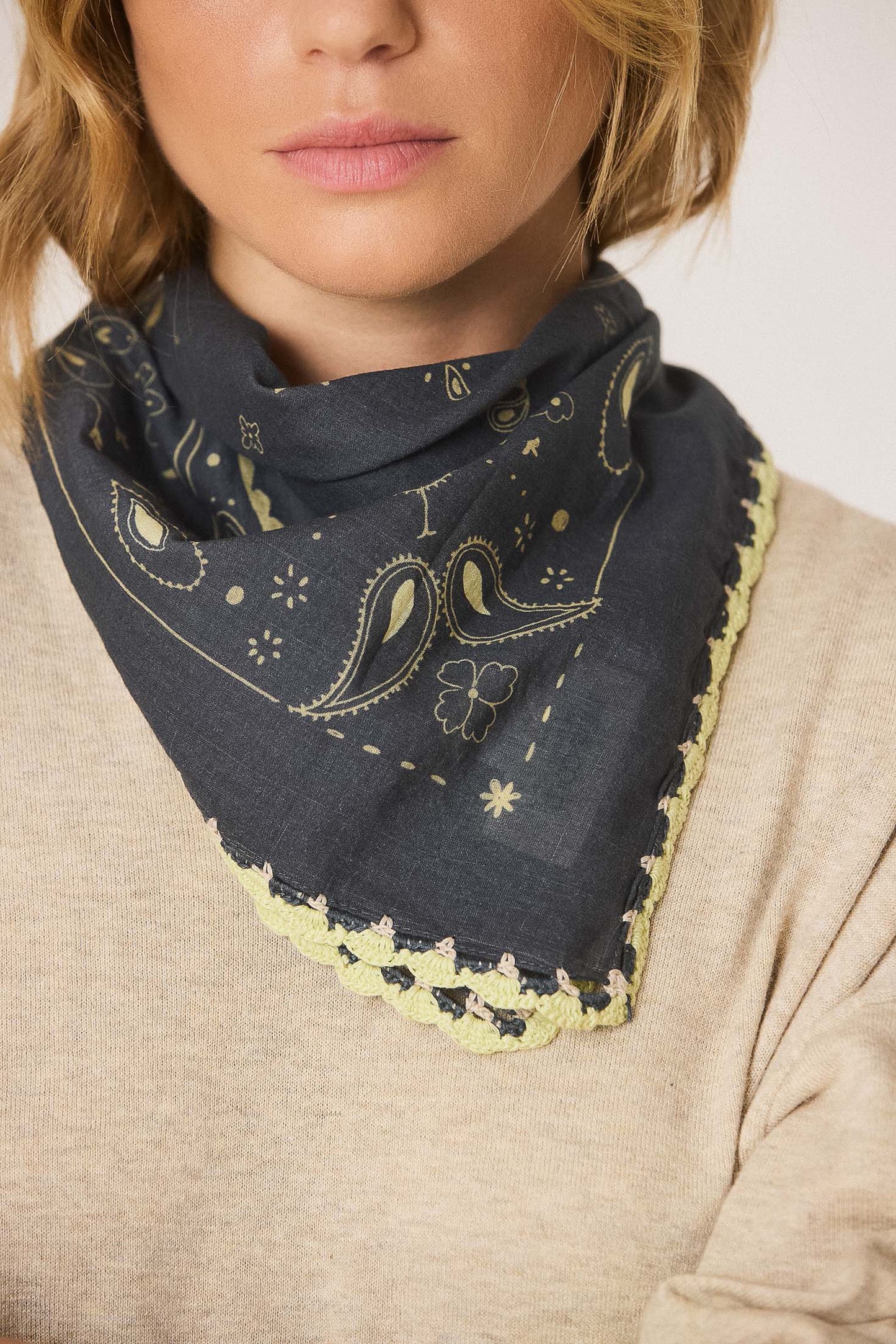BANDANA FINITIONS CROCHET