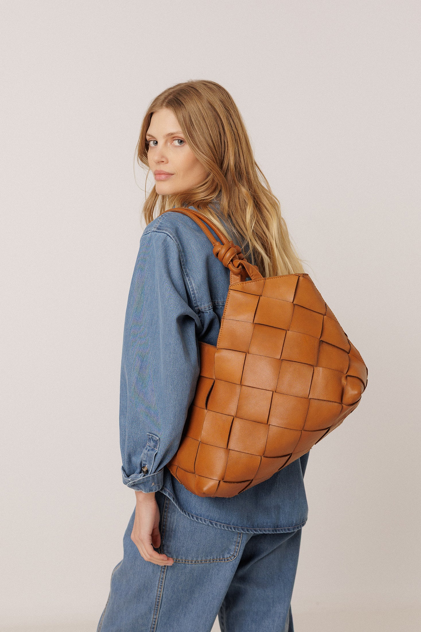 MAXI WOVEN LEATHER BAG
