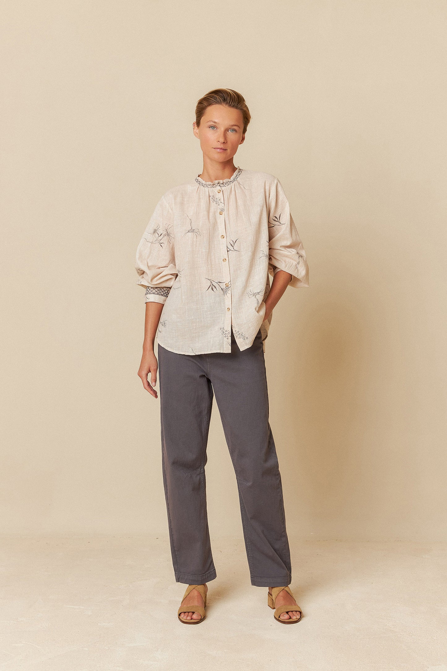 [CL] FLOWER PRINT SHIRT WITH FEATHER DETAILS