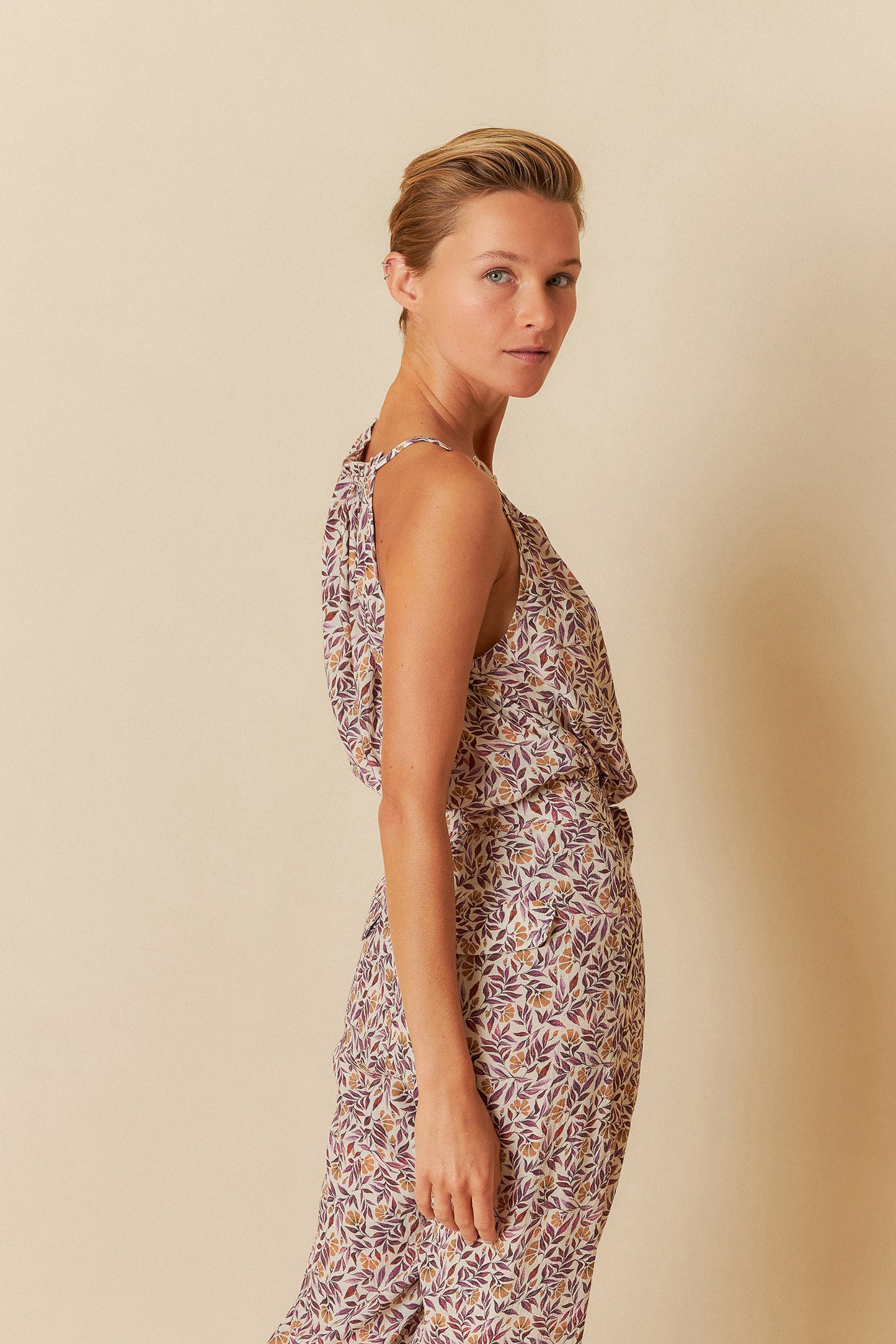 [CL] VISCOSE STRAP TOP
