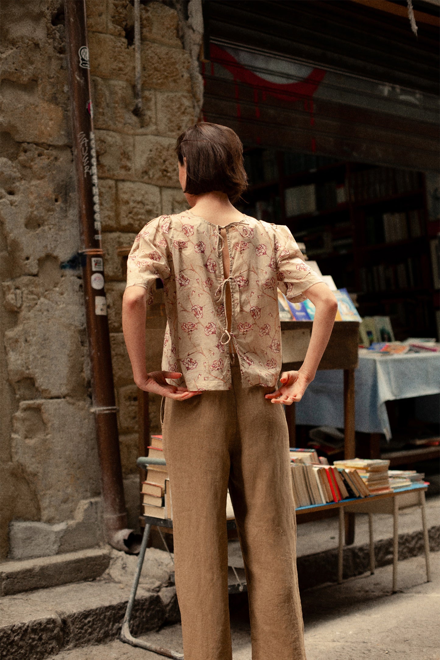 TIE-CLOSURE BLOUSE