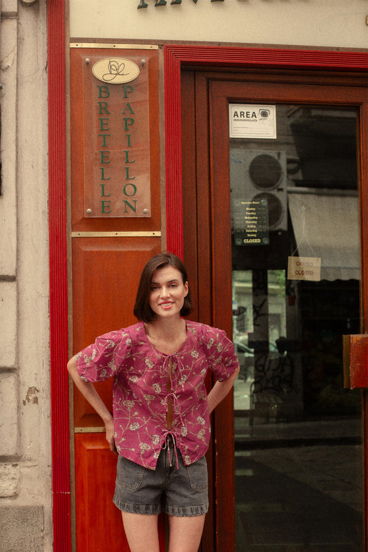 TIE-CLOSURE BLOUSE