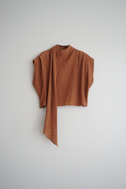 [CL] ASYMMETRIC-COLLAR BLOUSE