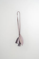 CHARM CAMPANILLA EN SERRAJE