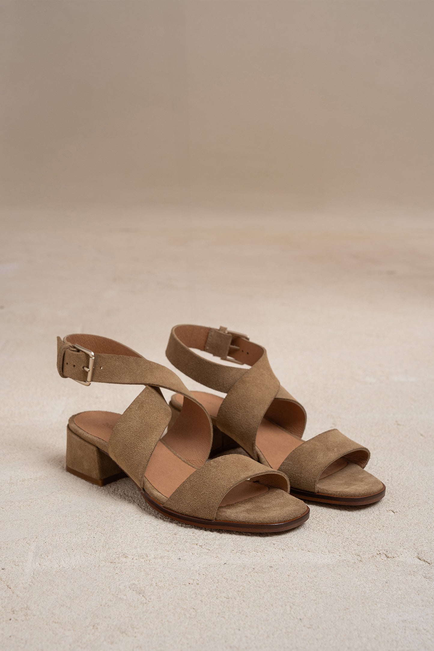 [CL] CROSSED SUEDE SANDALS
