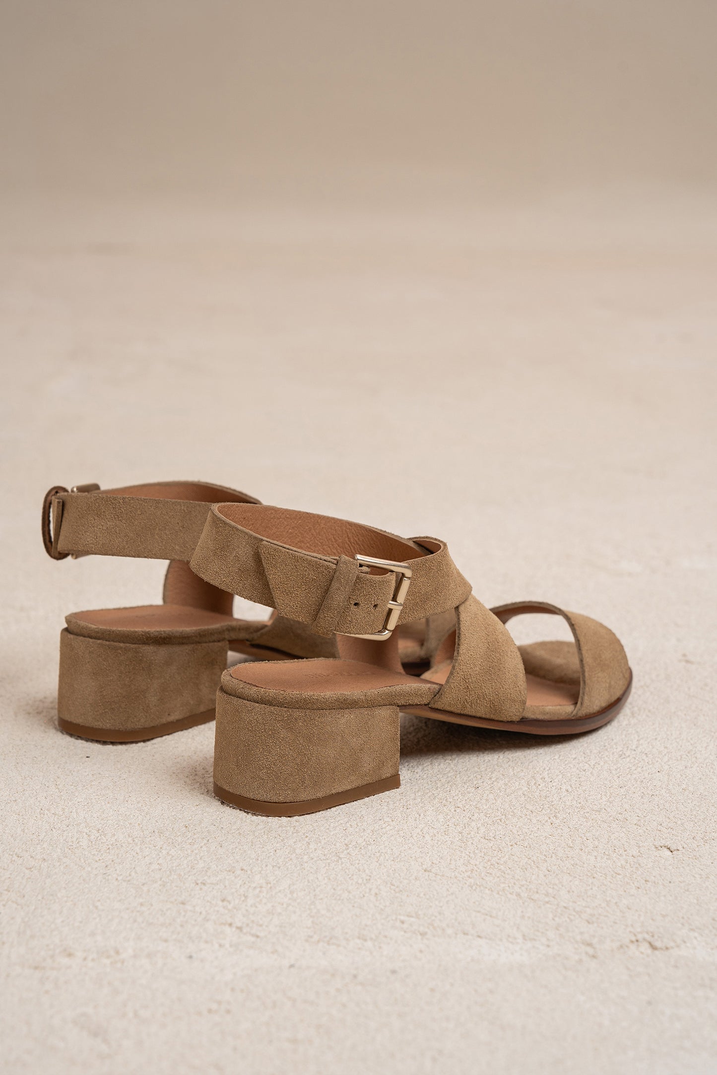 [CL] CROSSED SUEDE SANDALS