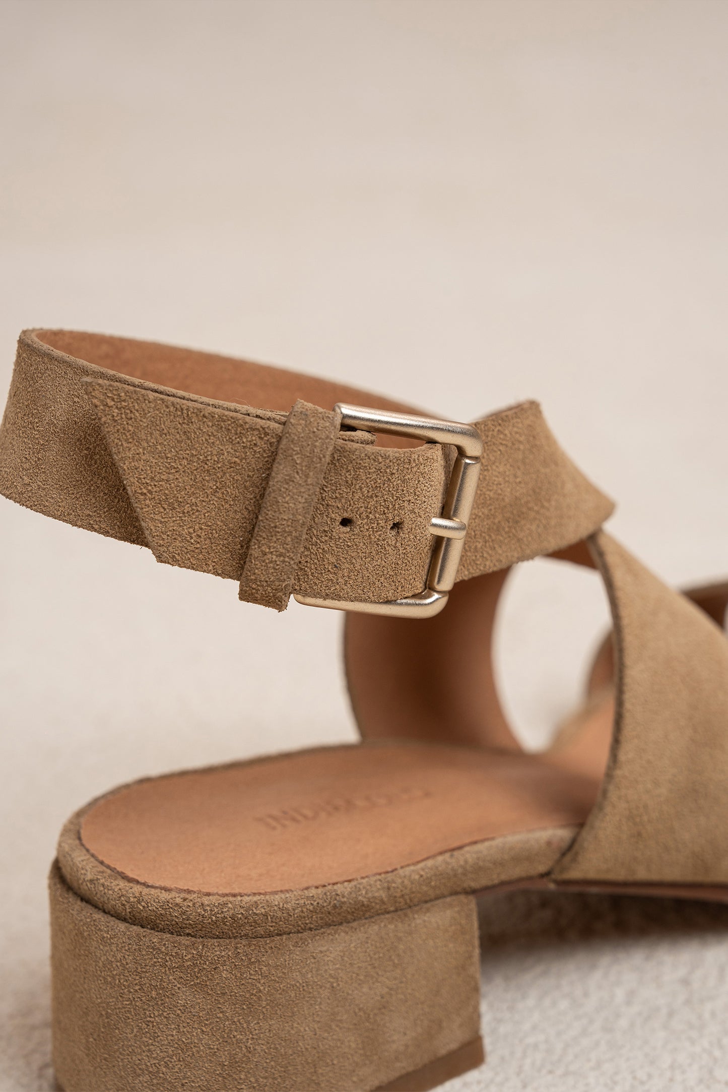 [CL] CROSSED SUEDE SANDALS