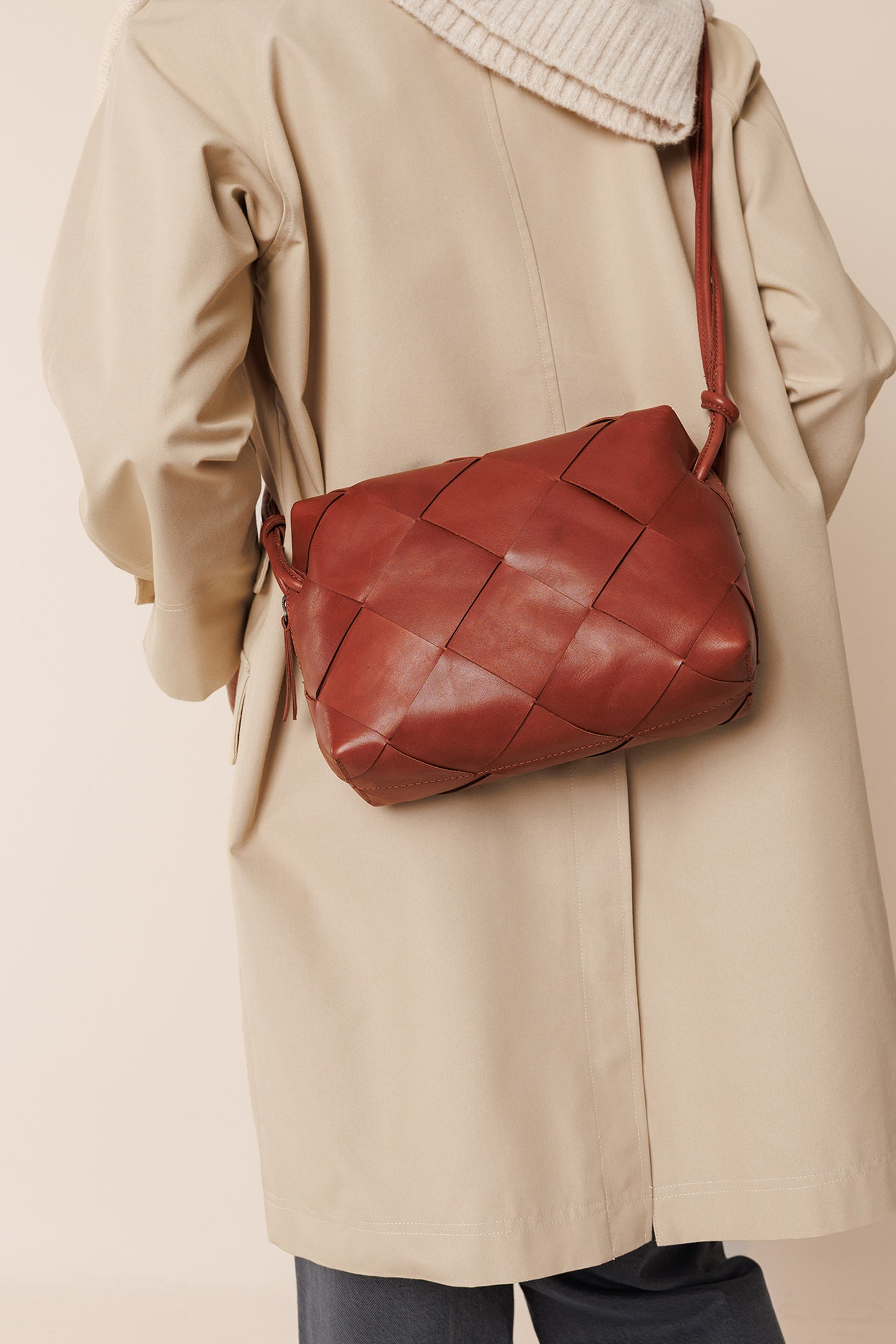 LEATHER BOX CROSSBODY BAG