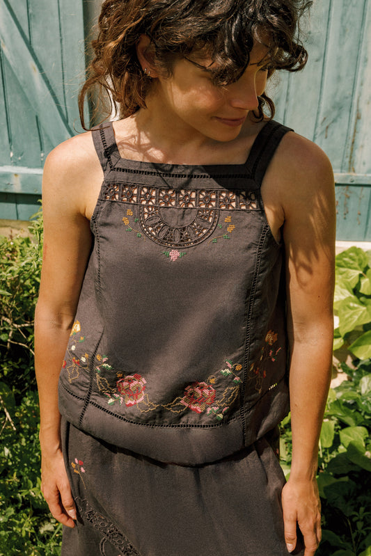 BLUSA TIRANTE PUNTO DE CRUZ