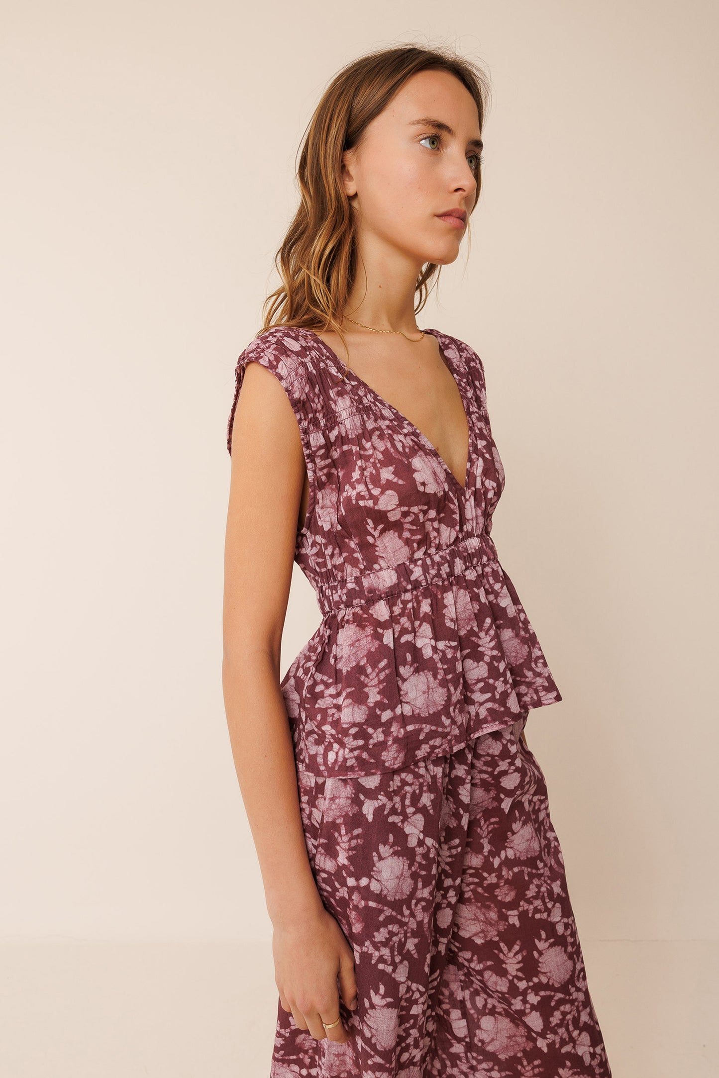 [CL] TOP WITH ELASTIC DETAILS