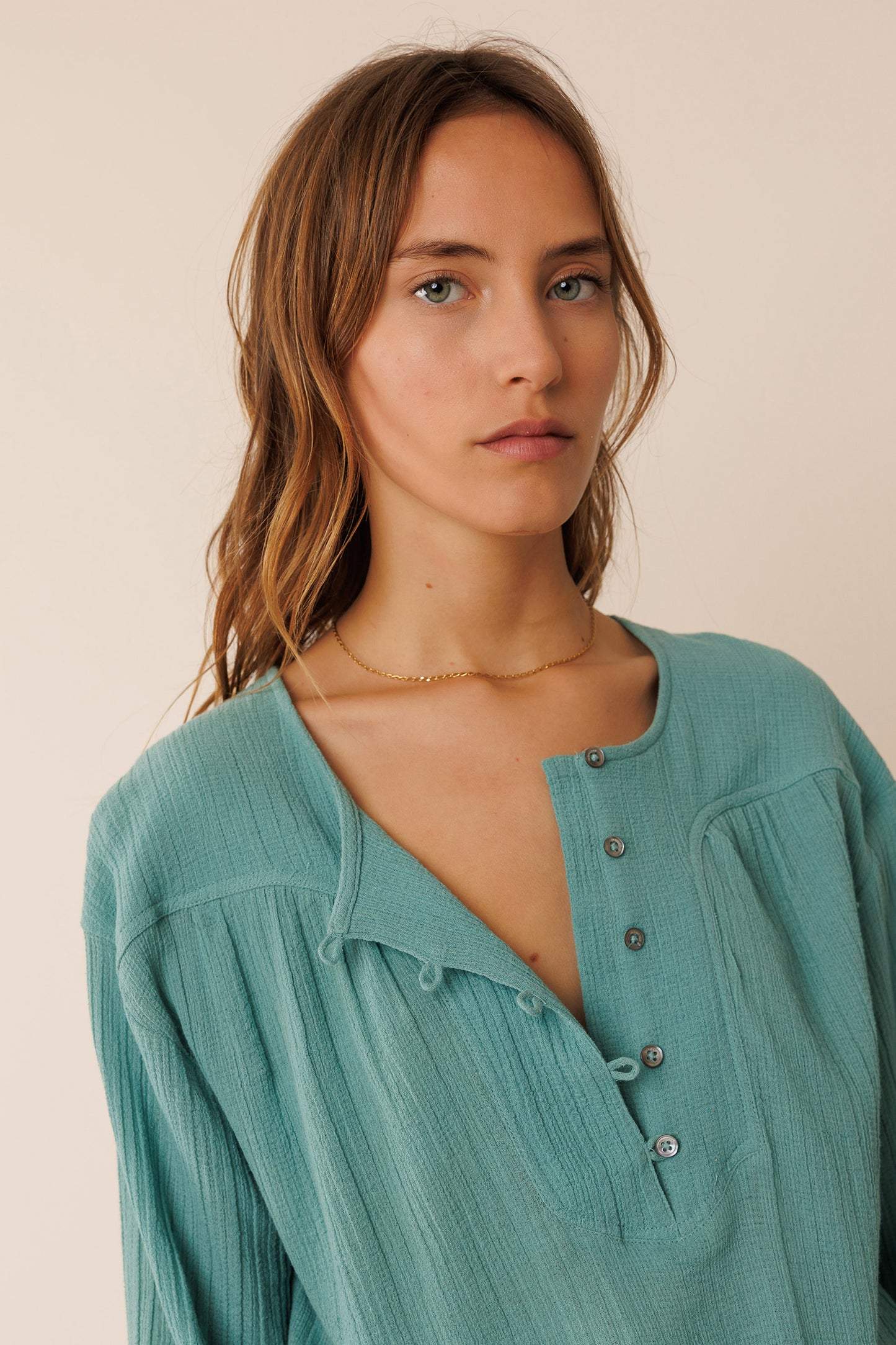 BOMBED SLEEVE BLOUSE