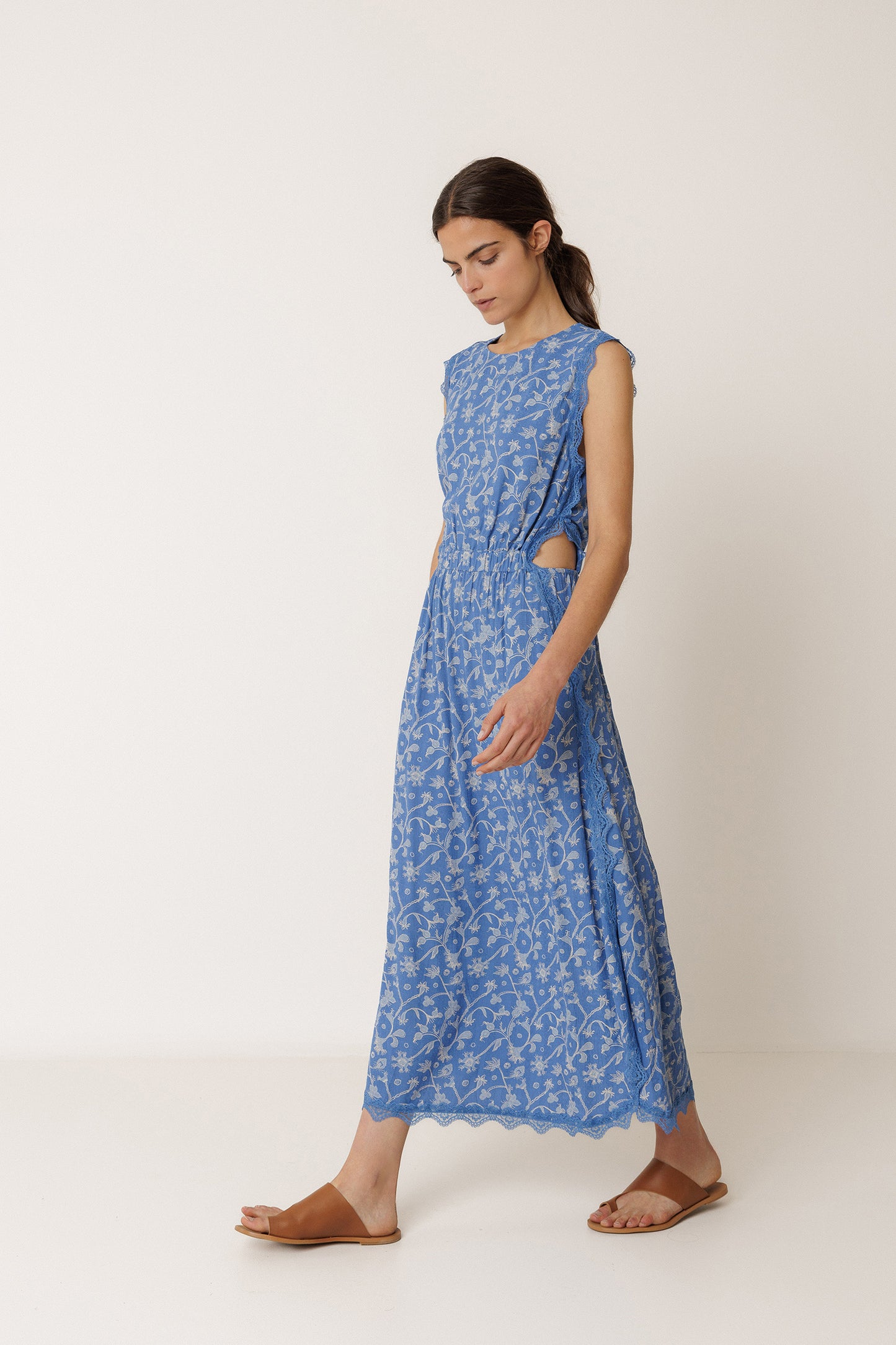LONG LACE DRESS