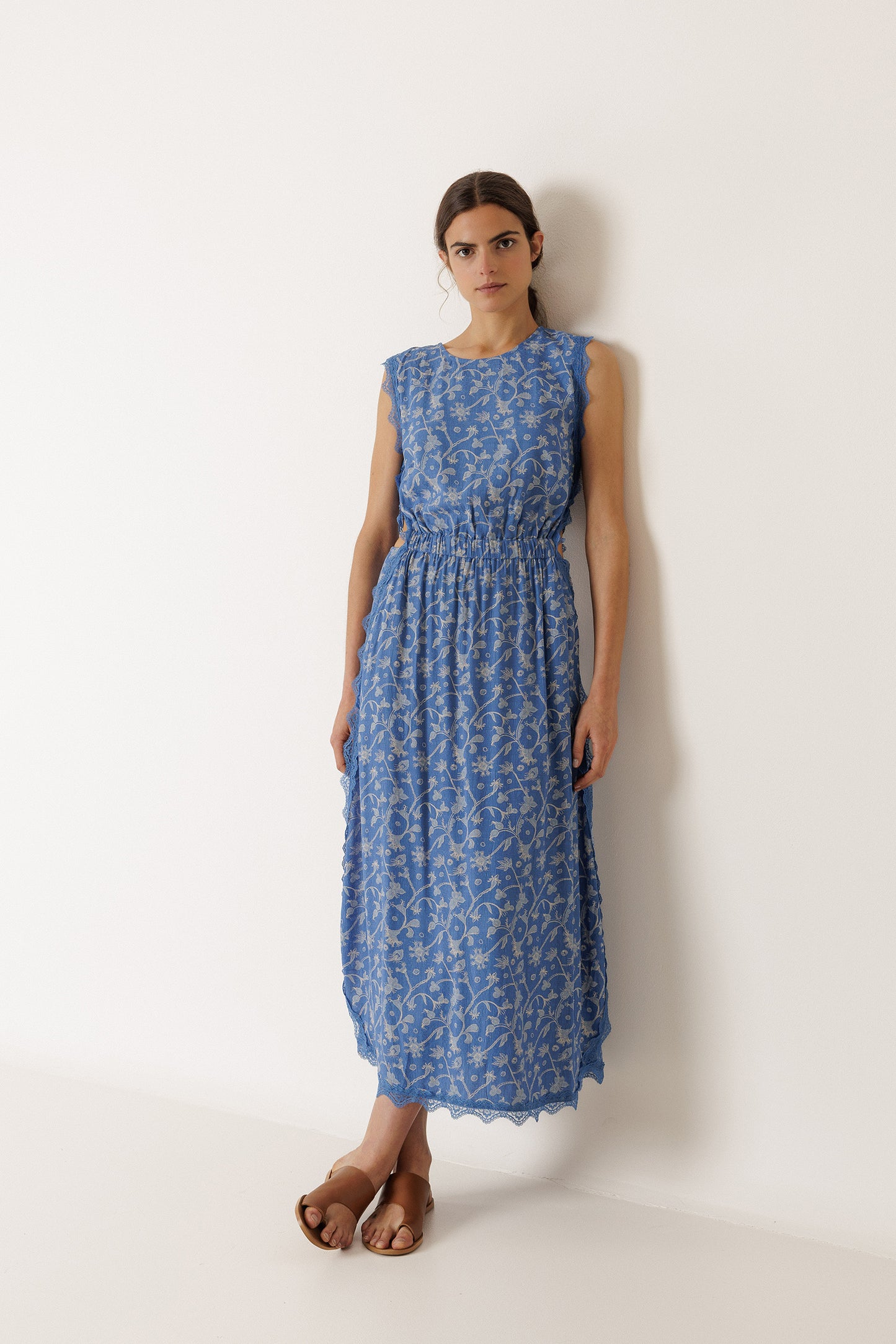 LONG LACE DRESS
