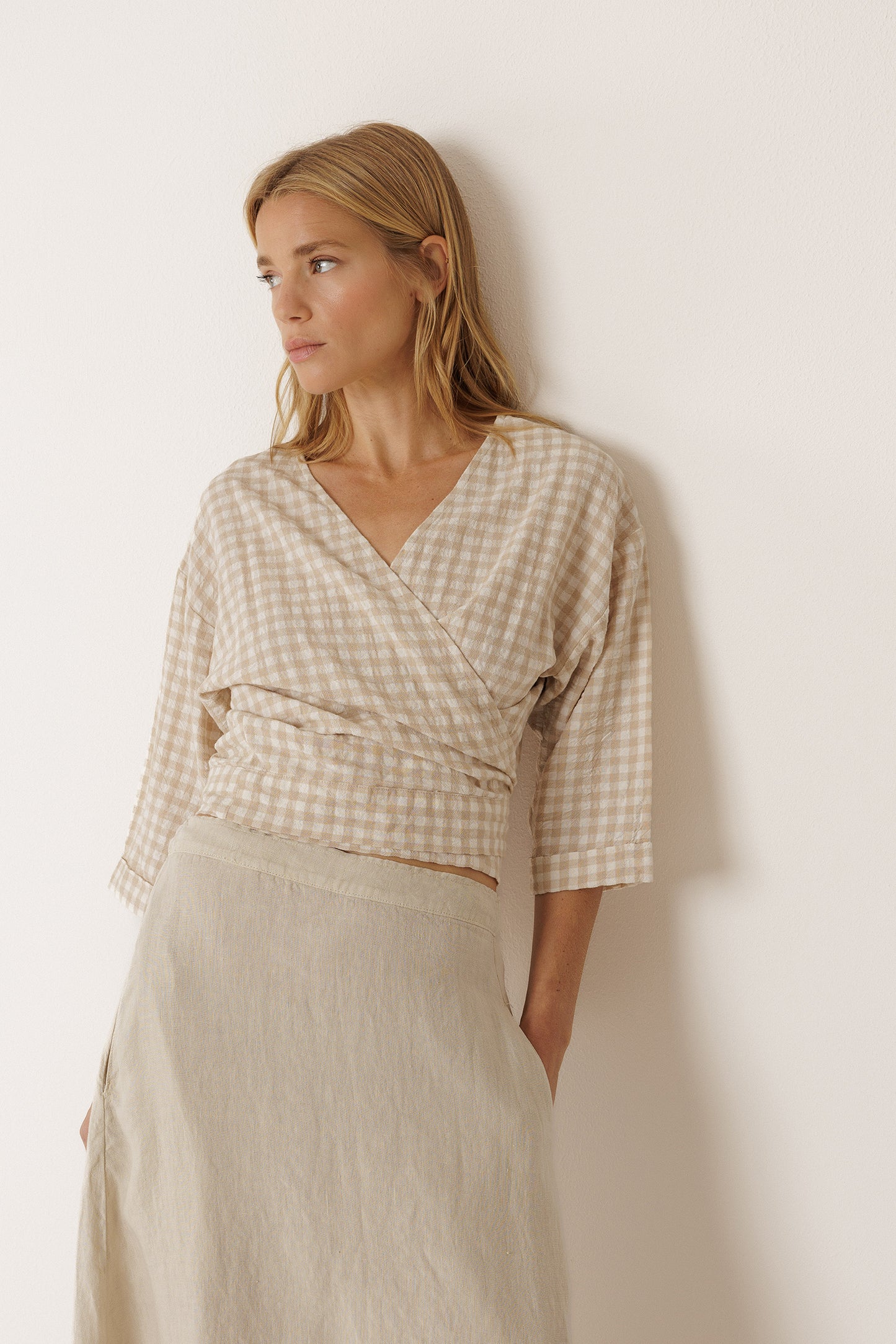 MULTIPOSITION-TIE CROP SHIRT