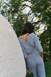 MULTIPOSITION-TIE CROP SHIRT