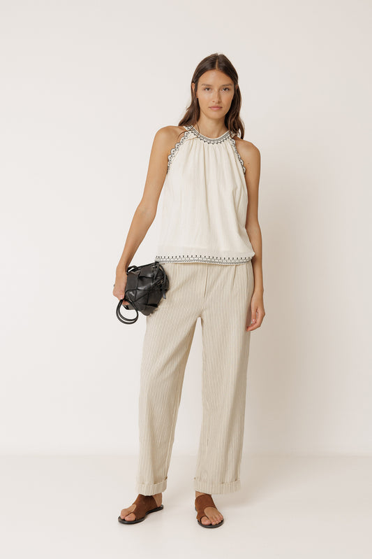 TOP À BRODERIES CONTRASTÉES 2