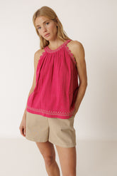 CONTRAST-EMBROIDERY TOP