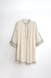 VESTIDO BORDADO A CONTRASTE