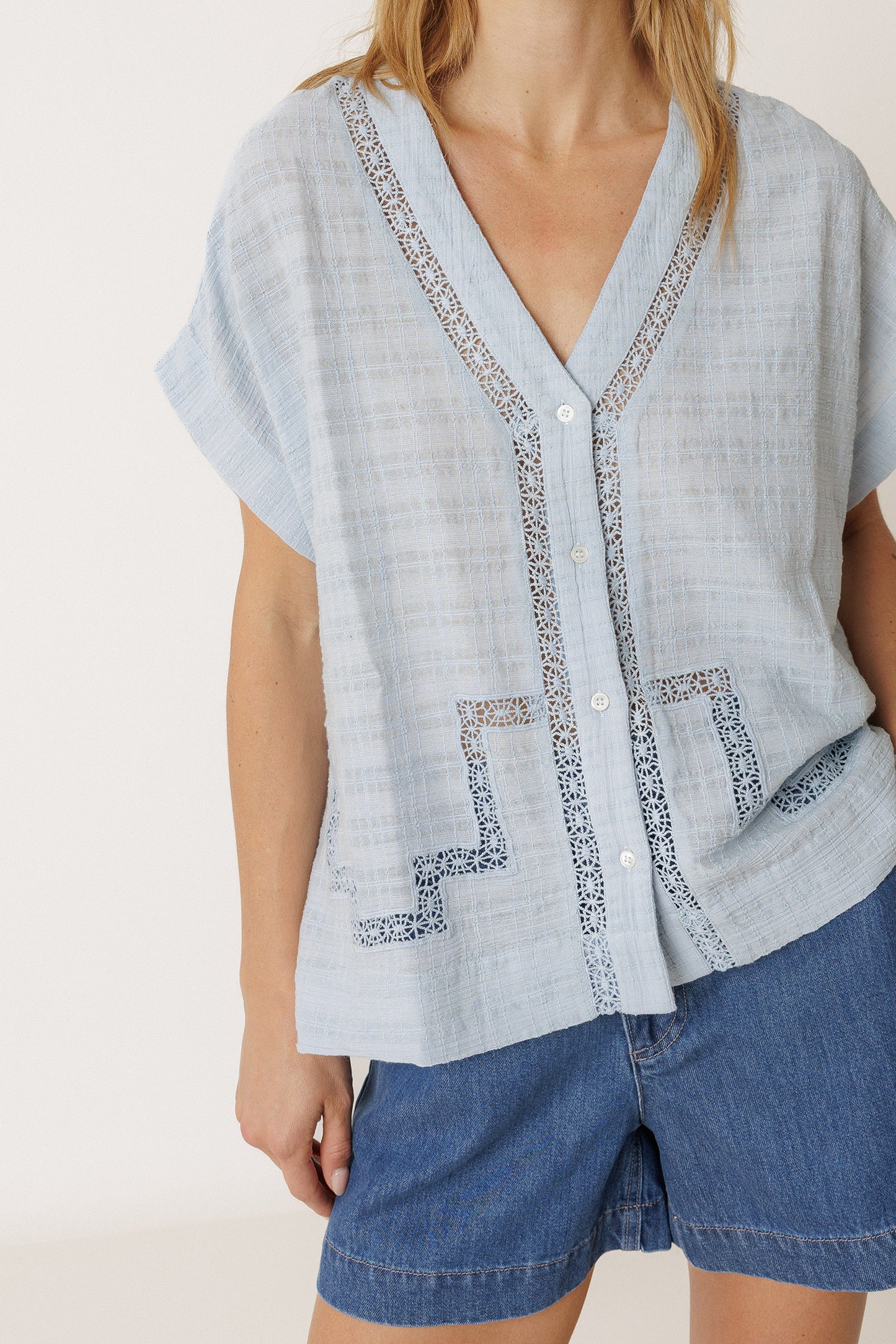 CAMISA PUNTILLAS INSERTADAS