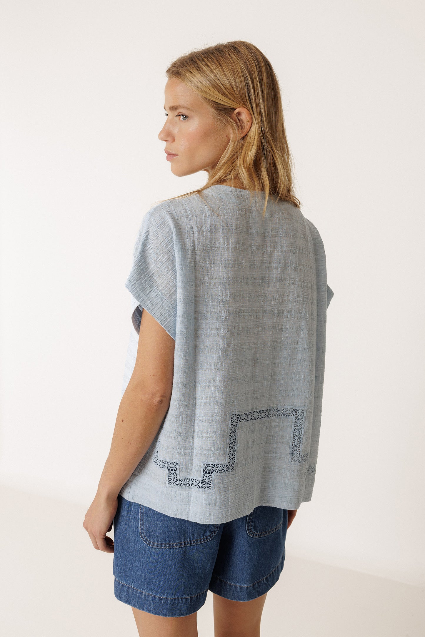 CAMISA PUNTILLAS INSERTADAS