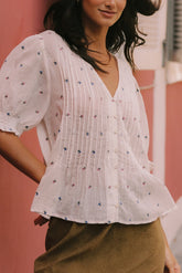 CAMISA ROMÁNTICA BORDADOS FLOR