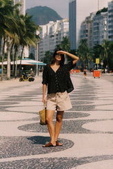 CAMISA ROMÁNTICA BORDADOS FLOR