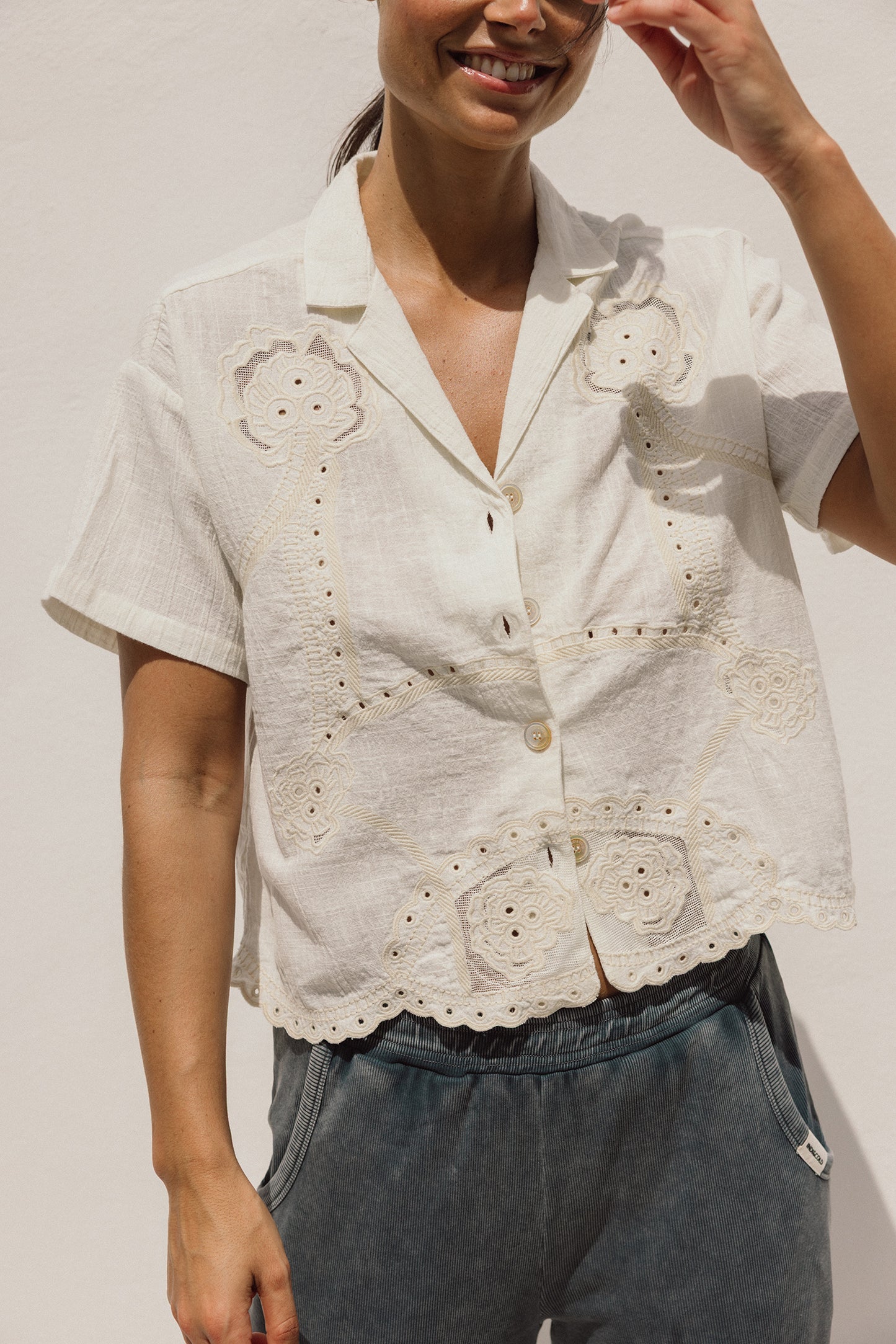 CAMISA BORDADOS PERFORADOS